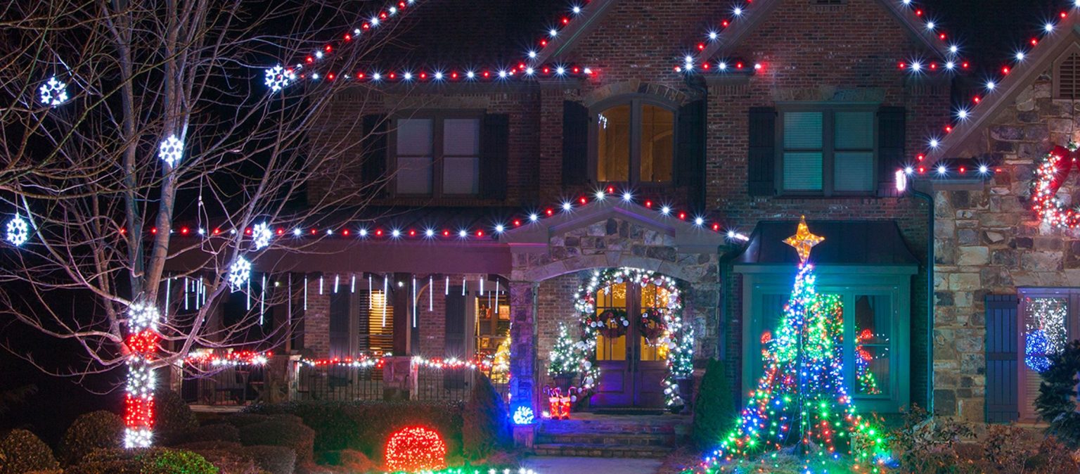 The Best Outdoor Christmas Lights Guide to Decorate your Home